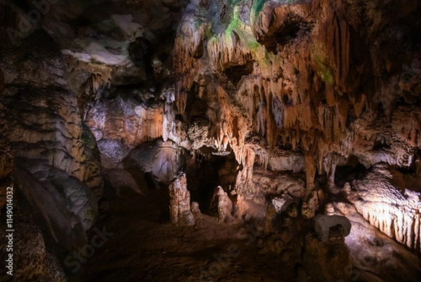 Fototapeta Abstract Geological Mineral Formations in Luray Caverns in Luray, Virginia, USA