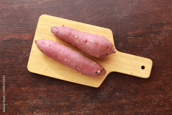 Obraz カットボードの上のさつまいも