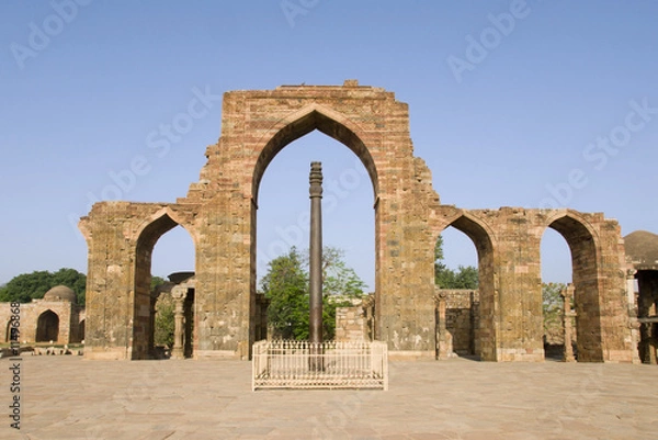 Obraz Pillars at Qutab Minar complex
