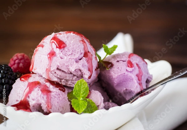 Obraz Ice Cream Scoops in Bowl 