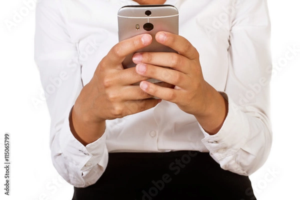 Fototapeta Manos de mujer sosteniendo un teléfono móvil vista de frente sobre fondo blanco aislado