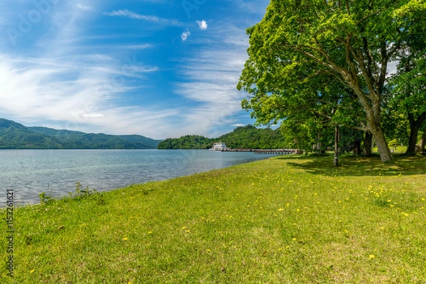 Fototapeta 【青森県十和田湖休屋】十和田湖畔休屋、春の風景