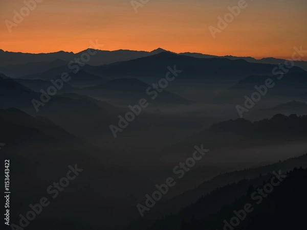 Obraz 朝焼けの山の風景