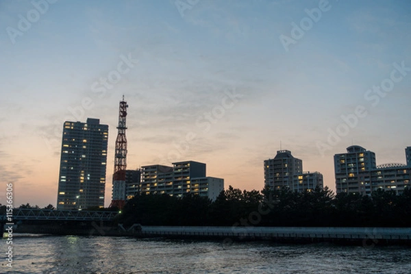 Fototapeta 夕焼けのビル群