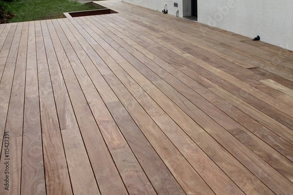 Obraz Realizacja egzotycznego drewnianego tarasu