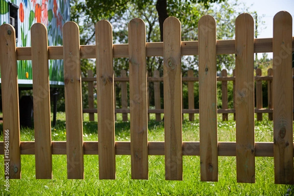 Fototapeta Holzzaun im Garten mit Text Freiraum