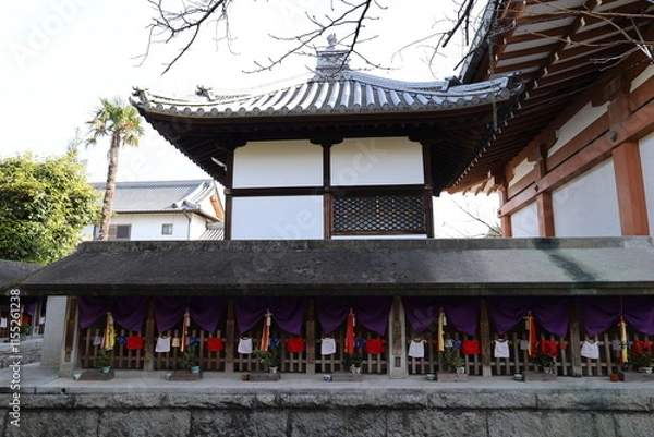 Fototapeta  A Japanese temple : a scene of the precincts of Kumeda-dera Temple in Kishiwada City in Osaka Prefecture　
