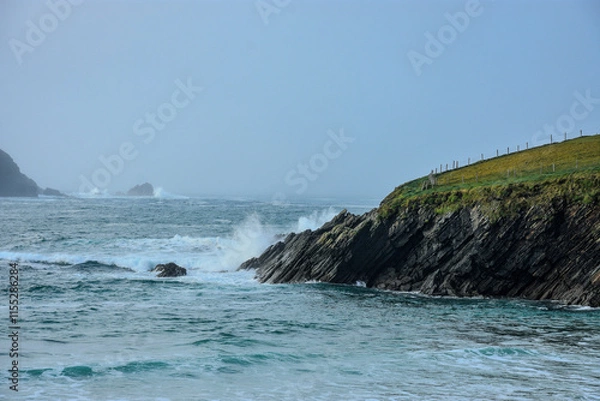Obraz waves crashing on rocks