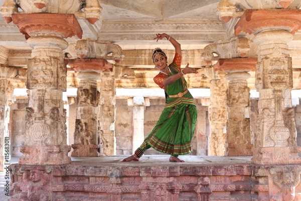 Obraz kuchipudi is one of the classical dance forms of india.it was a dance drama initially,later developed into a solo dance form