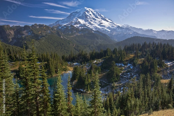 Obraz Widok na Mount Rainier z jeziorem na pierwszym planie