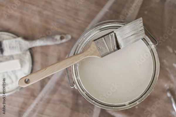 Fototapeta Paint brush resting on paint tin viewed from above