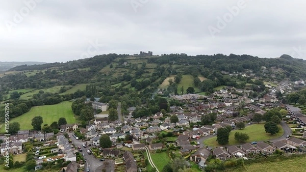 Obraz Soaring Above Derbyshire: Matlock’s Scenic Beauty Captured by Drone