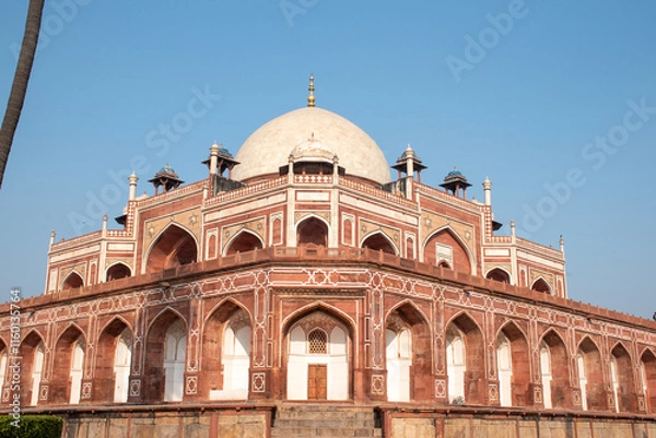 Fototapeta The Humayun's Tomb located in hazrat nizamuddin, South Delhi, the tomb of the mughal emperor humayun whole ruled in the 16th Century