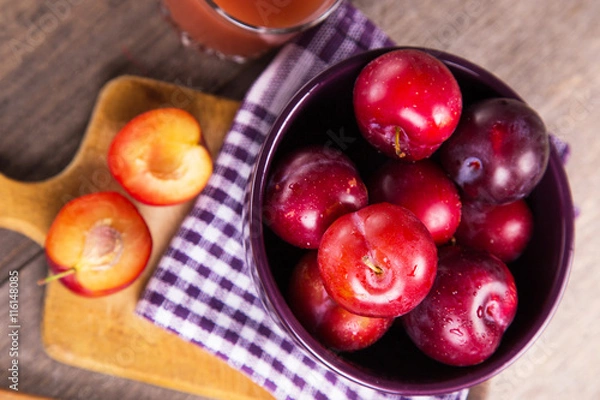 Obraz ripe wet plums