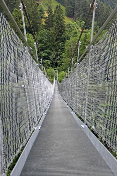 Obraz brücke bei adelboden, schweiz 