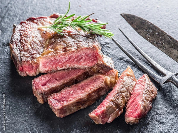 Obraz Średni stek Ribeye.