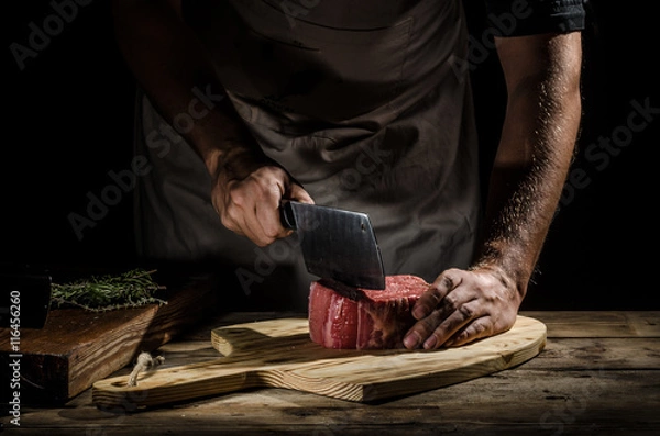 Obraz Szef kuchni Butcher przygotuj stek wołowy