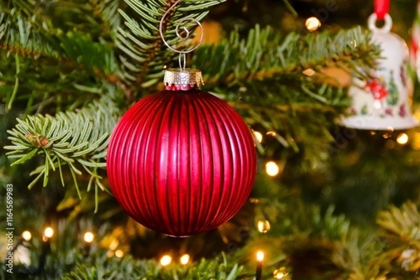 Obraz Rote Christbaumkugel am Weihnachtsbaum