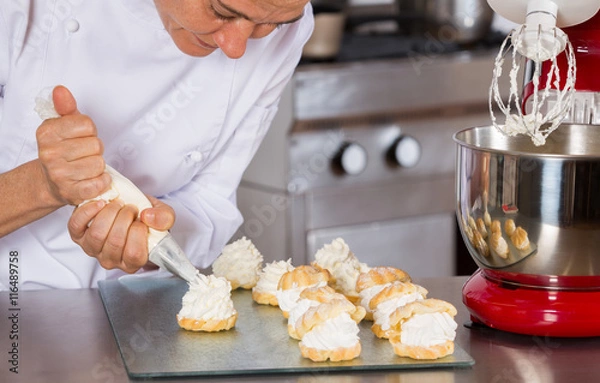 Obraz Pastry chef decorating