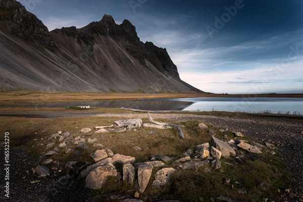 Obraz Tranquil Shoreline with Rugged Icelandic Mountains