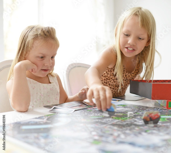 Obraz kids playing board game