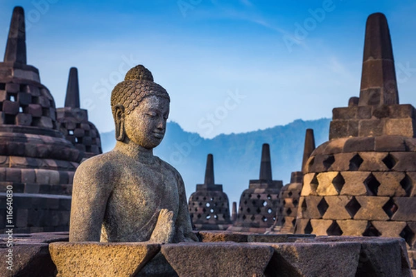 Fototapeta Statua Buddy w świątyni Borobudur, wyspa Java, Indonezja.