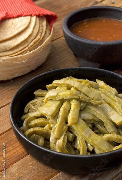 Obraz Nopales con salsa y tortillas, listos para tacos. México