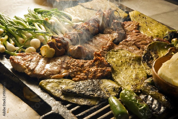 Obraz Grillowane mięso z nopalesami, serem i chili. Meksyk