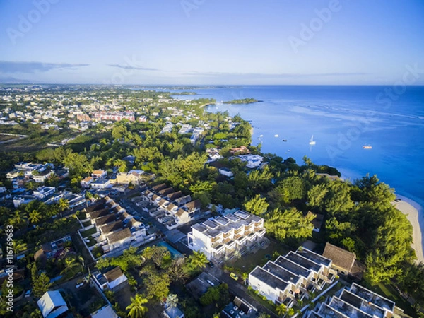 Fototapeta Widok z lotu ptaka plaży Mauritius z plaży Bain Boeuf w Grand Baie, Pereybere North