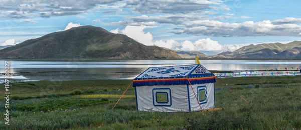 Obraz Beautiful tibetan landscape beetwen Samding Monastery on Yamdrok Lake, Tibet