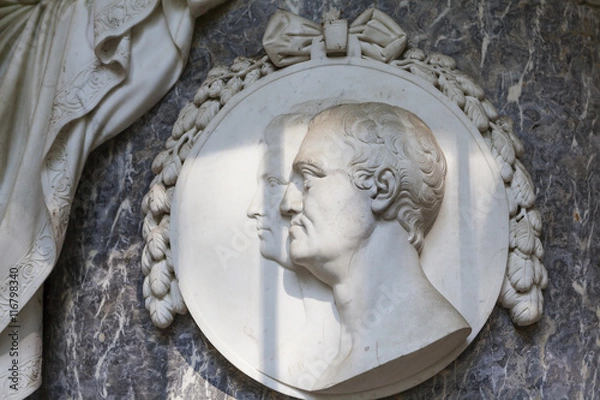 Fototapeta Памятник родителям в Павловском парке. Павловск.