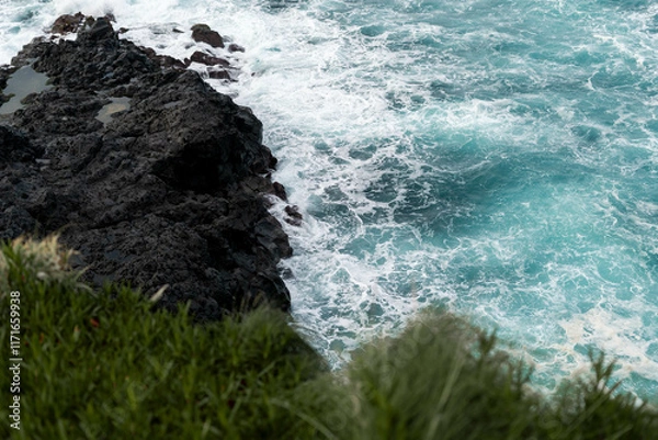 Obraz waves crashing on rocks