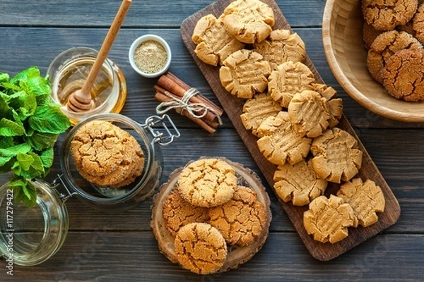 Obraz peanut butter and honey cookies on a dark wood background. selective focus