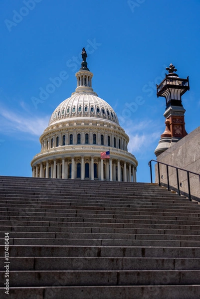 Fototapeta Looking up to the US Capitol dome on top of the stairs with clear skies