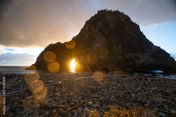 Obraz 夕陽があたる洗顔門ビーチ