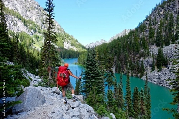Obraz Man Turer nad Lake. Enchantment Lakes Basin w pobliżu Leavenworth i Seattle w stanie Waszyngton.
