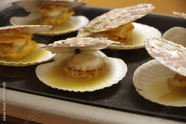 Obraz ホタテ貝をホットプレートで焼く