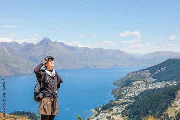 Fototapeta ニュージーランドトレッキングする女性