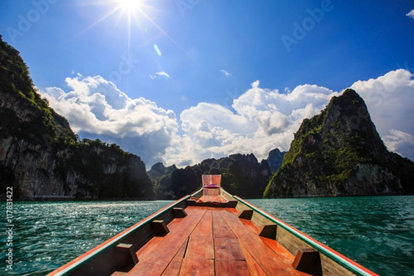 Fototapeta Prow of boat while sailing in Cheow Lan (Ratchaprapa) Dam