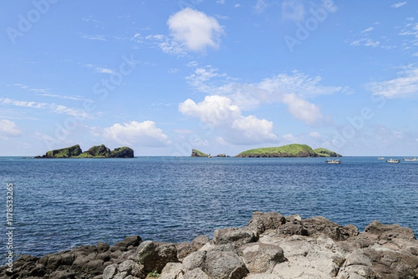 Obraz 맑은하늘 돌과 섬이 어우러진 바다풍경 제주 제주시 한경면 용수리 절부암