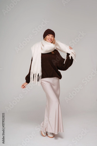 Obraz Trendy woman in stylish spring,autumn outfit smiling to the camera while posing on studio background.
