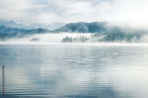 Fototapeta Heavy fog in the early morning on a mountain lake
Early morning on Yazevoe lake in Altai mountains, Kazakhstan 