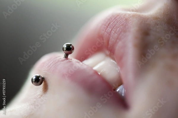 Obraz Lower Lip Piercing - Vertical Labret