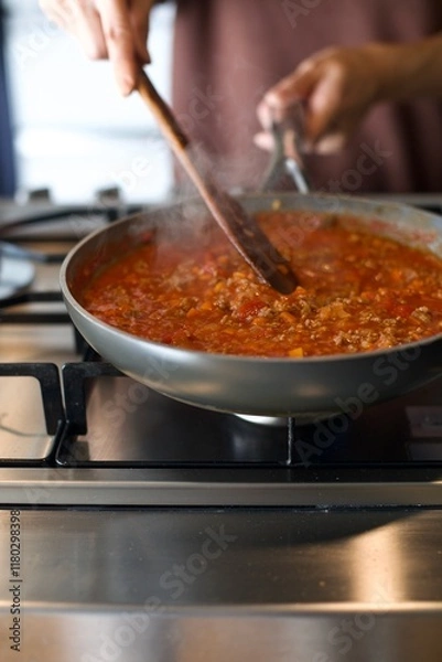 Obraz フライパンでミートソースを作っているところ