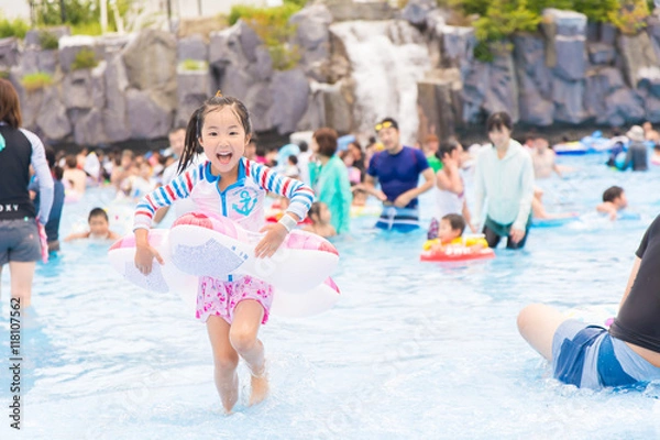 Obraz プールで遊ぶ女の子