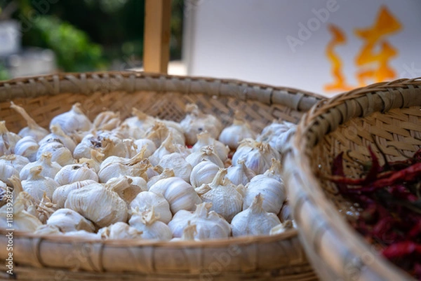 Fototapeta garlic in the blanket