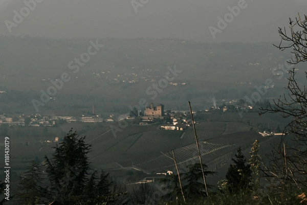 Fototapeta Landscapes in the Piedmontese Langhe of hills and vineyards in autumn after the grape harvest