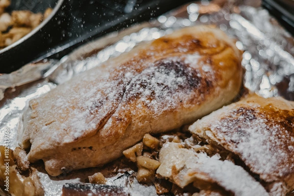 Obraz apple pie with powdered sugar