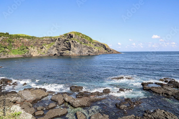 Obraz 바위 절벽과 등대가 있는 하늘과 구름이 보이는 풍경 제주 제주시 우도면 연평리 돌칸이 해변