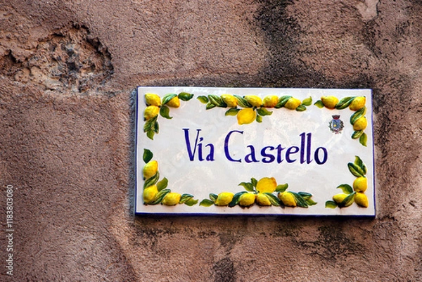 Obraz via castello straßenschild aus keramik in limone